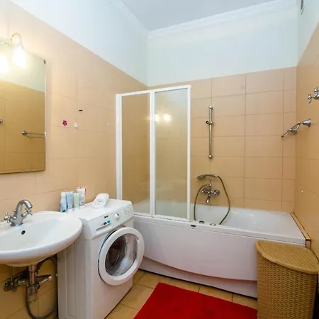 Apartment Spacious In The Center Of Riga